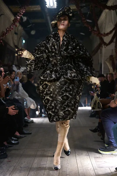 Look 19